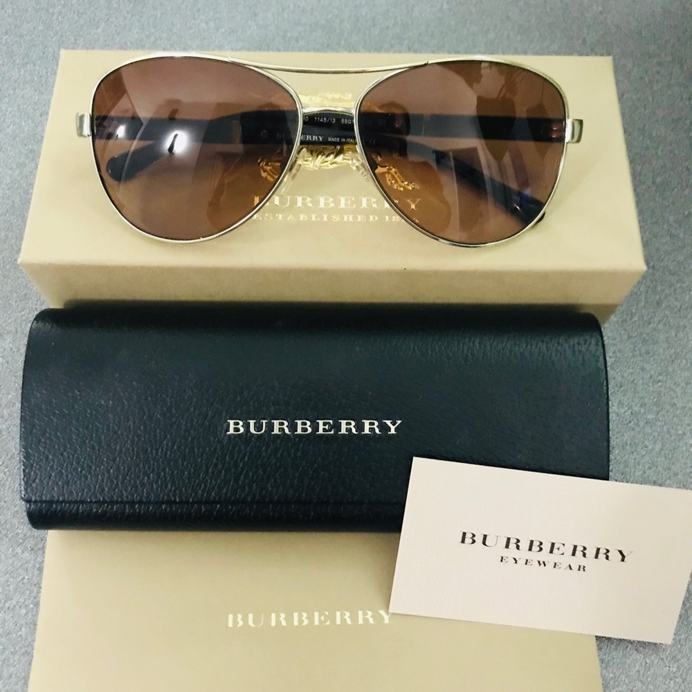 ❌SOLD❌Burberry Pilot Style Women Sunglasses